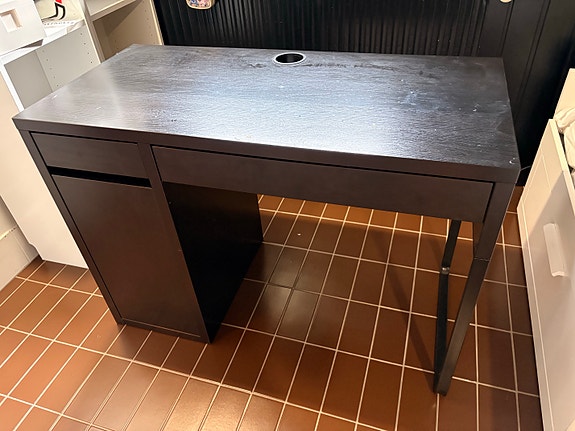 Ikea MICKE mustanruskea työpöytä