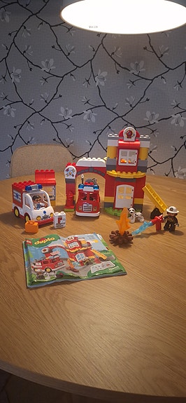 Lego Duplo Paloasema + ambulanssi