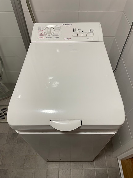 Annetaan Rosenlewin päältä täytettävä pyykinpesukone 5,5 kg