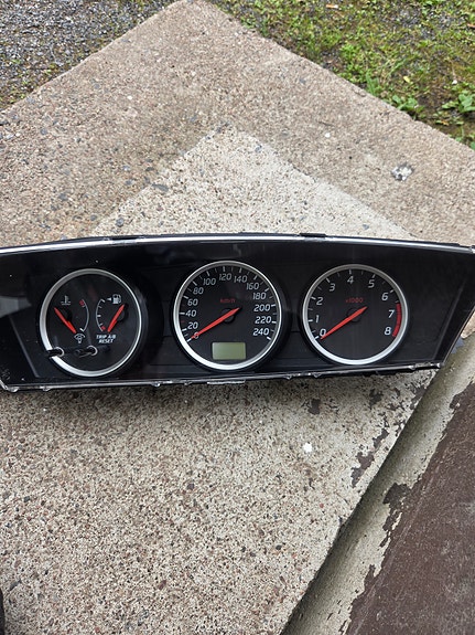 Nissan Primera (P12) mittaristo.