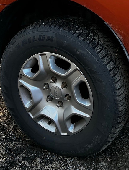 Ford ranger nastarenkaat vanteineen