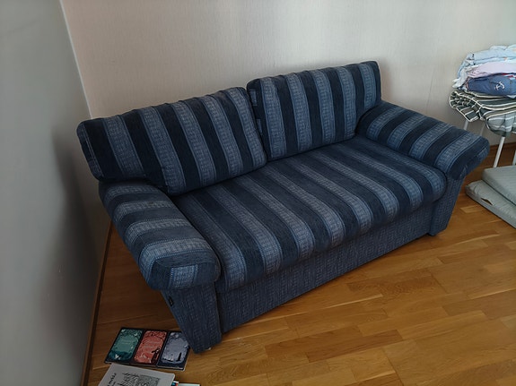 Sininen vuodesohva