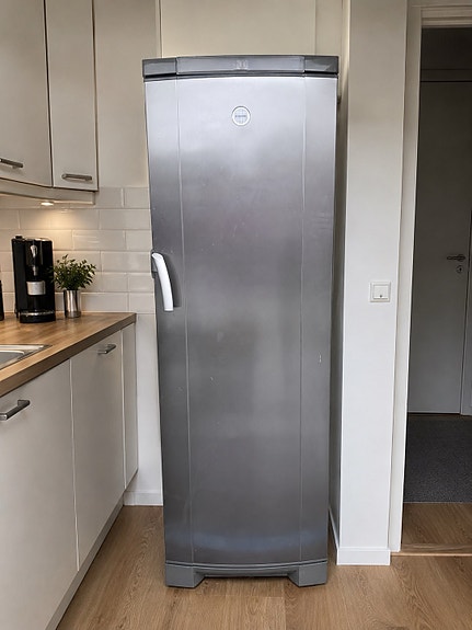 Electrolux jääkaappi teräs