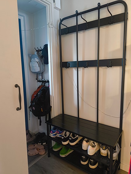 NIPÅSEN IKEA naulakko ja kenkäteline musta