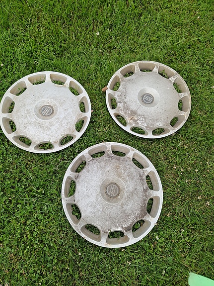 Volvon pölykapselit 16"