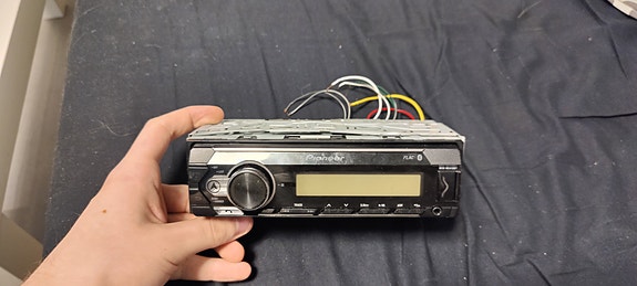 Pioneer MVH-MS410BT autosoitin