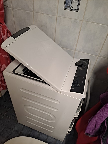 Pyykinpesukone, 2 vuotta vanha, hyvä kuntoinen