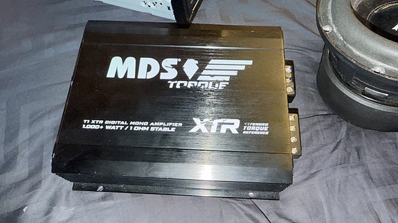 MDS Torque XTR vahvistin ja MDS PS06 500W Predator subwoofer autoon