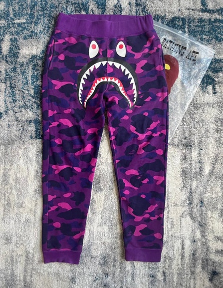 A BATHING APE camo housut