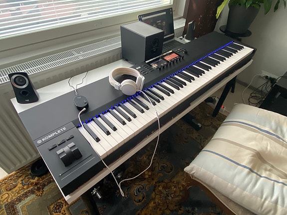 Myydään sähköpiano