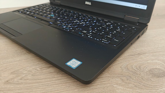 Uusi akku! Dell 5580 15,6" IPS/8GB DDR4