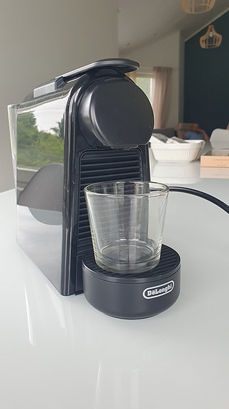 Nespresso DeLonghi kapselikeitin musta