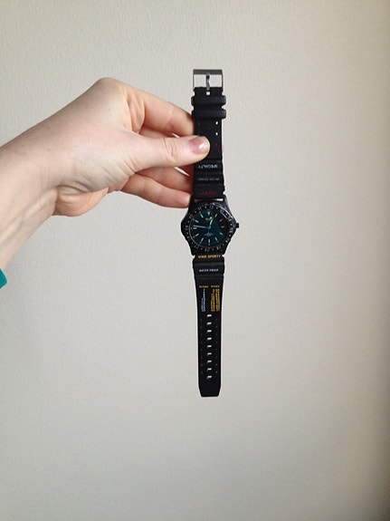 Myydään vedenkestävä rannekello waterproof watch