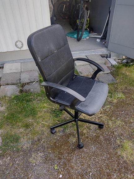 Annetaan toimiva toimistotuoli ilmaiseksi