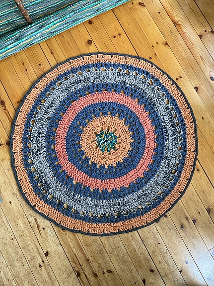 Virkattu pyöreä matto (96 cm)