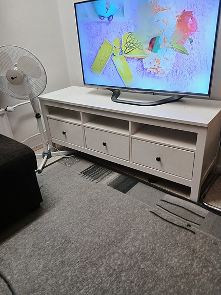 IKEA tv-taso valkoinen