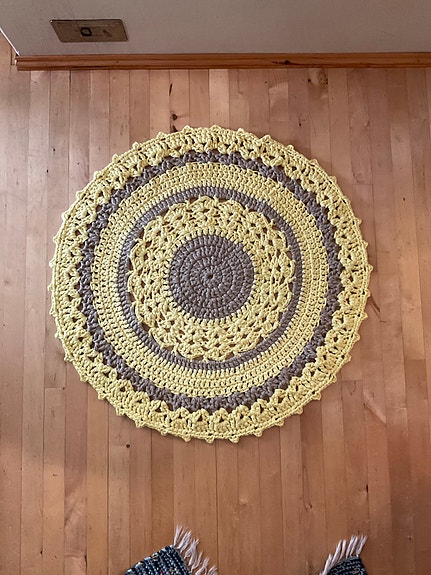 Virkattu pyöreä matto (82 cm)