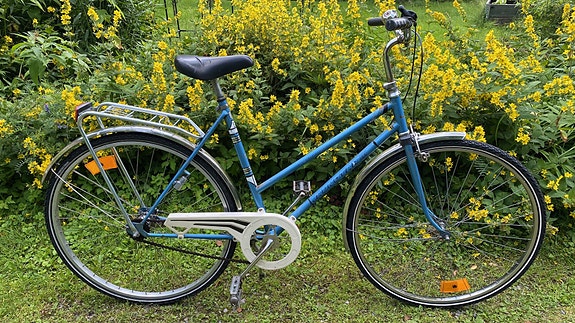 Helkama Kaunotar III - 28" naisten kolmivaihteinen polkupyörä