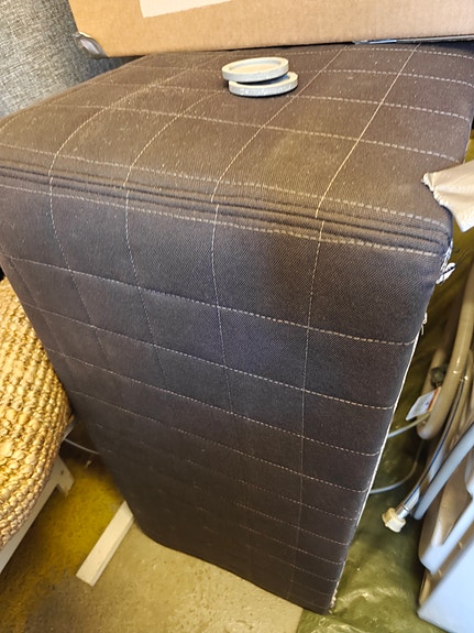 IKEA sängyn runko ruskea