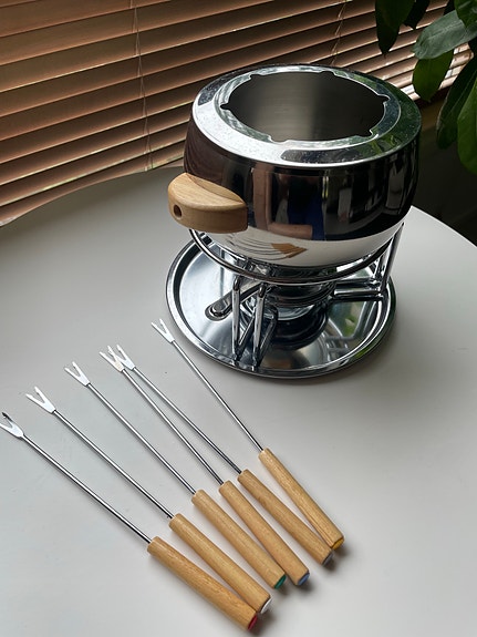 Fonduepata ja haarukat