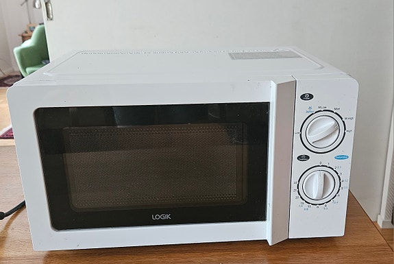 Logik mikroaaltouuni valkoinen
