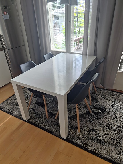 Valkoinen korkeakiilto ruokapöytä