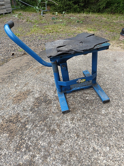 moottoripyörän/mopon huoltoteline