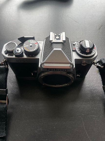 Nikon FE2 -filmikamera runko varaosiksi