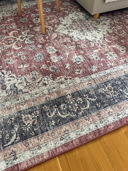 Kaksi mattoa, kuin uudet