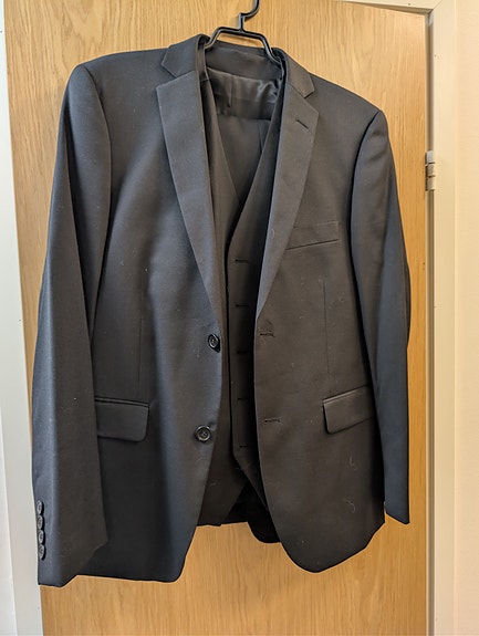 Dressmann miesten musta puku + pukuliivi, koko S *kuin uusi*