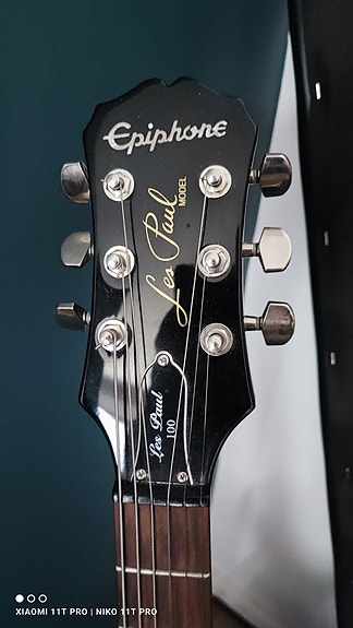 Epiphone Les Paul 100 sähkökitarat musta