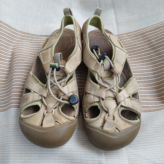 Lasten KEEN sandaalit koko 40 beige unisex