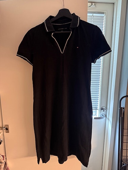 Musta Tommy Hilfiger pikeemekko M + bonustuote