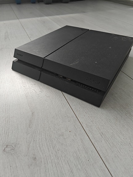 PS4 konsoli Kulkeutuu Pks