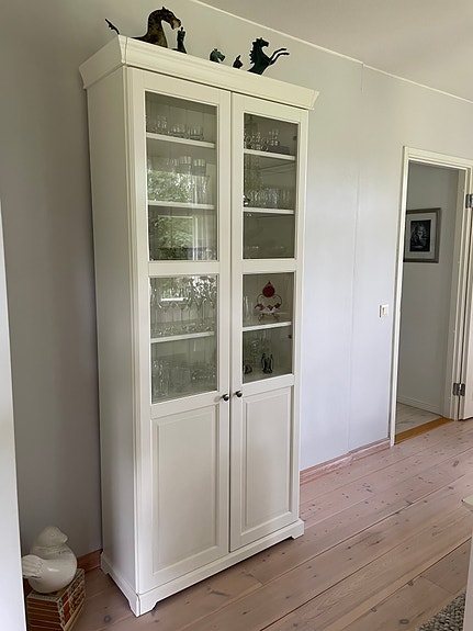 Lasivitriinikaappi Ikea Liatorp