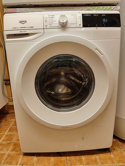 UPO edestä täytettävä pesukone 8 kg valkoinen