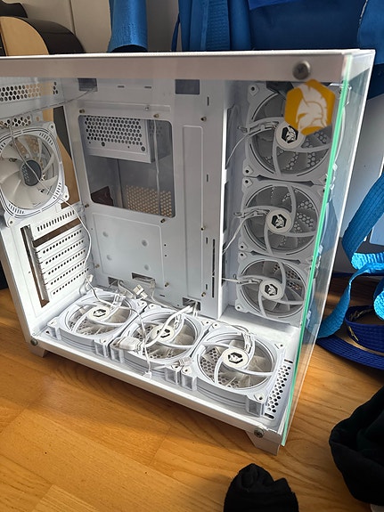 Empire Gaming valkoinen PC-kotelo