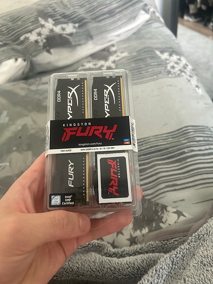 Kingston fury 2x4GB RAM muistit