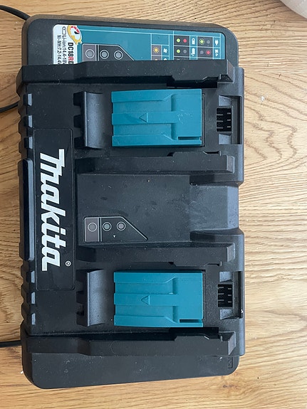 Makita DC18RD laturi