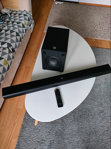 JBL soundbar ja langaton subwoofer