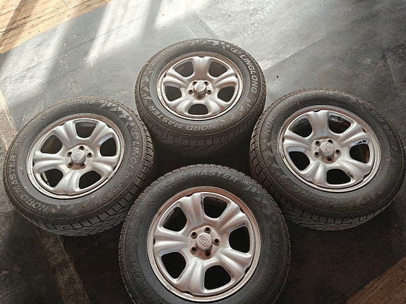 Uudenveroiset 215/65 R16 kitkarenkaat vanteilla (Subaru Forester)