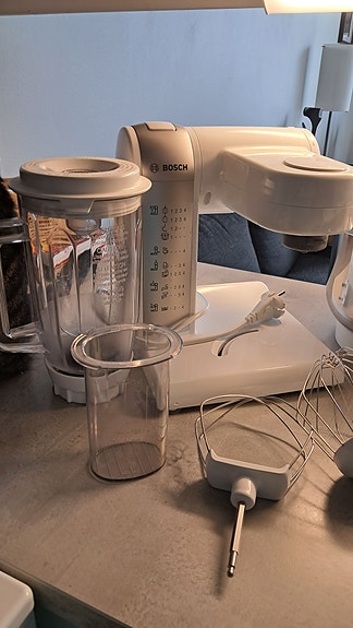 Bosch monitoimikone vatkaimella ja terillä
