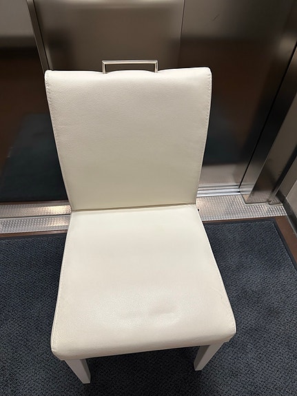 Keittiötuoli Isku. Nahkaa. 100€/kpl
