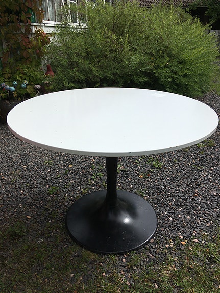Pyöreä Ikea pöytä