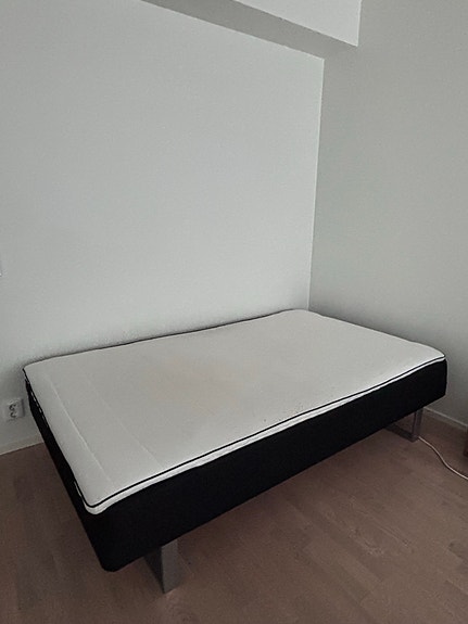120 cm leveä sänky