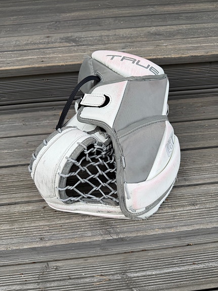 Custom True L87 jääkiekkomaalivahdin räpylä valkoinen/harmaa