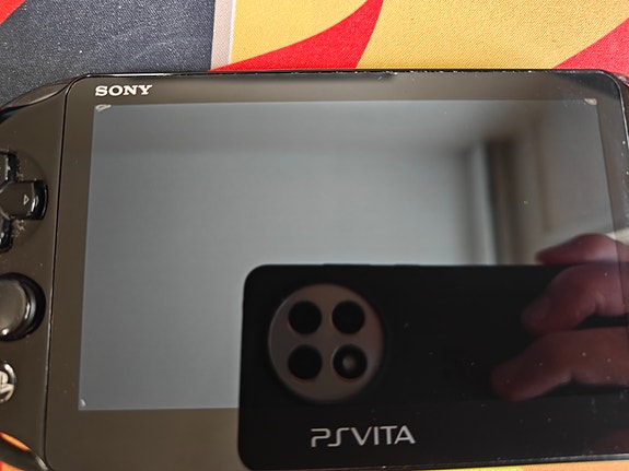 PS Vita slim pch-2004 + 8GB muistikortti