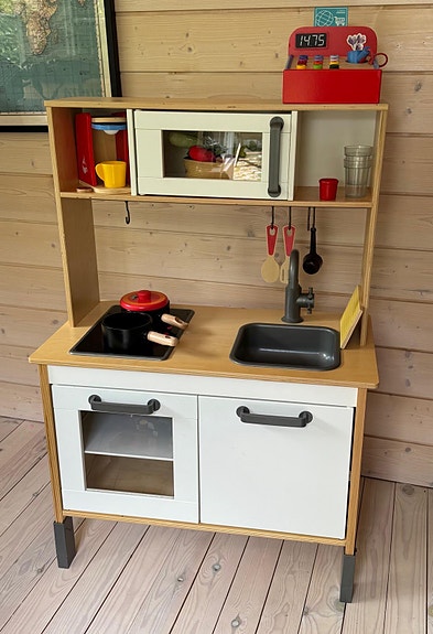IKEA DUKTIG -leikkikeittiö + jättitarvikepaketti