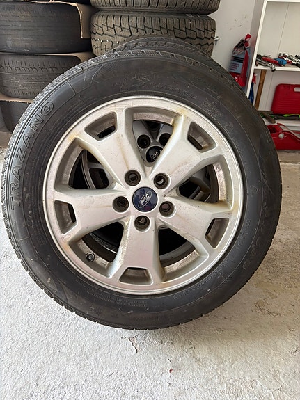talvirenkaat vanteineen 16"