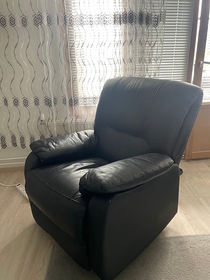 IKEA musta kiikkuva lepotuoli recliner nahkaverhoilu